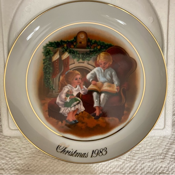 Avon porcelain collectible Christmas plate, 1983 the night before Christmas - Picture 1 of 6